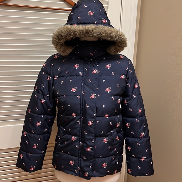 Gap Kids Puffer Jacket in Navy with a Hood - Picture 10 of 16